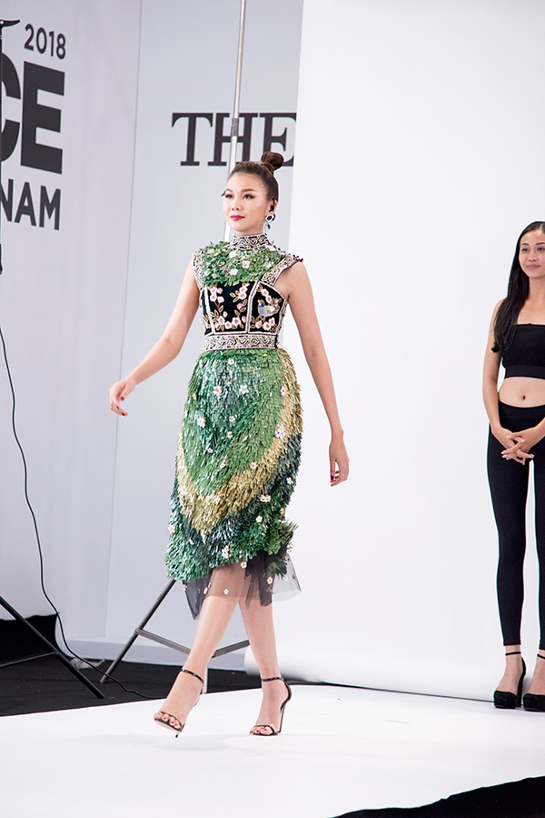 Minh Hằng tự tin cùng Võ Hoàng Yến và Thanh Hằng thị phạm cho thí sinh The Face Minh Hằng tự tin cùng Võ Hoàng Yến và Thanh Hằng thị phạm cho thí sinh The Face