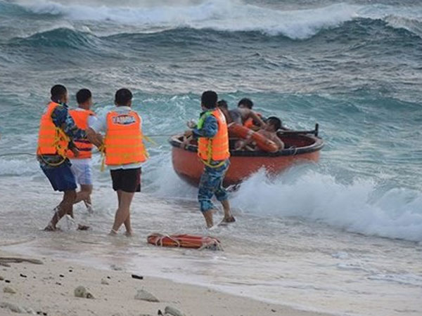 Trường Sa hứng chịu những trận sóng lớn do áp thấp nhiệt đới