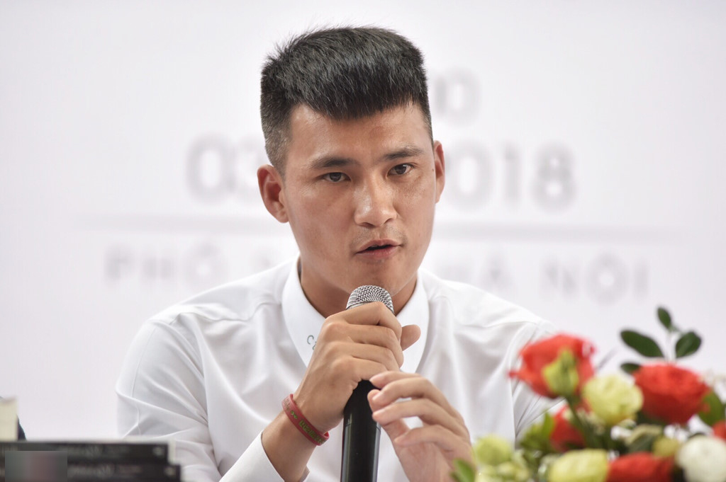 Công Vinh: Góc khuất làng bóng còn kinh khủng hơn, tôi chưa viết