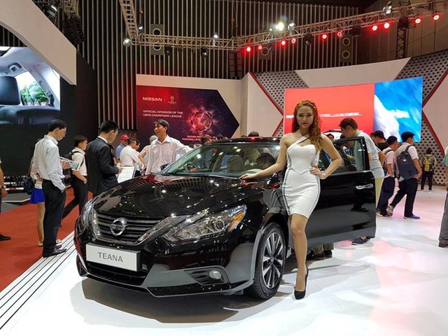 Giá ô tô tháng 6-2018: Kẻ giữ giá, người giảm hơn trăm triệu/xe