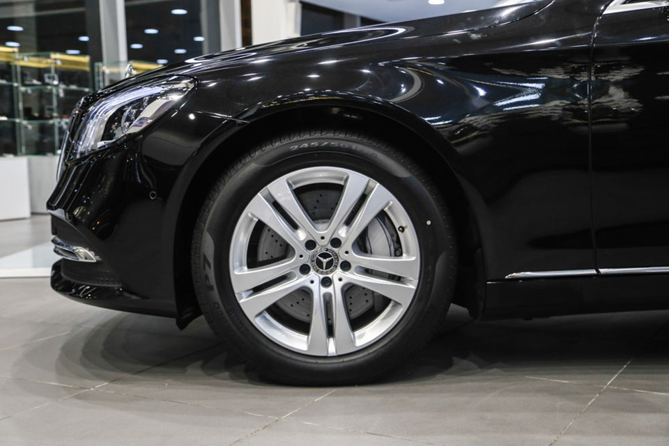 Cận cảnh Mercedes-Benz S450 L 2018 trước ngày ra mắt tại VN Cận cảnh Mercedes-Benz S450 L 2018 trước ngày ra mắt tại VN