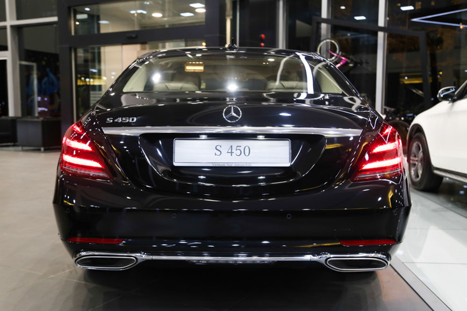 Cận cảnh Mercedes-Benz S450 L 2018 trước ngày ra mắt tại VN Cận cảnh Mercedes-Benz S450 L 2018 trước ngày ra mắt tại VN