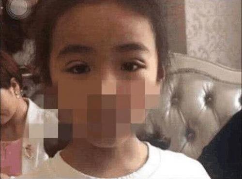 Khoe ảnh con gái 7 tuổi mới cắt mí, mẹ 9X không ngờ bị dân mạng ném đá rầm rộ