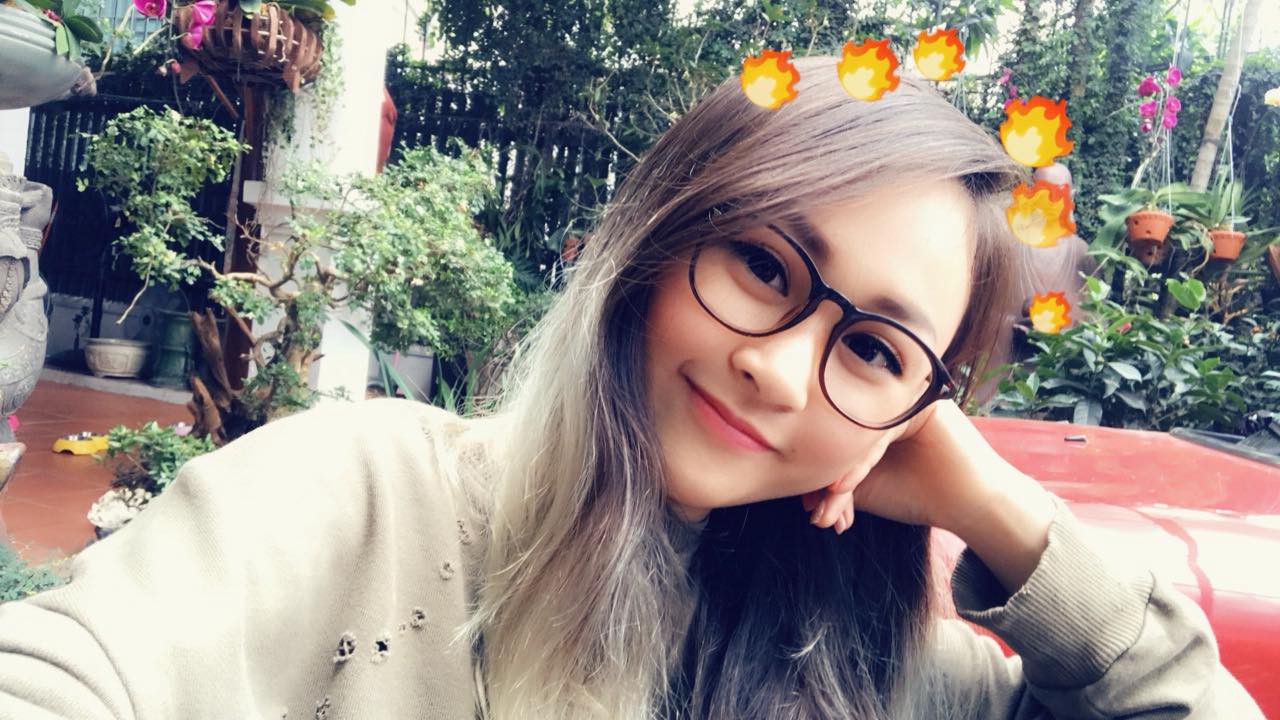 3 cô con gái út đang tuổi trăng tròn, trổ mã xinh đẹp chẳng kém cạnh hot girl của dàn sao nữ kỳ cựu Vbiz