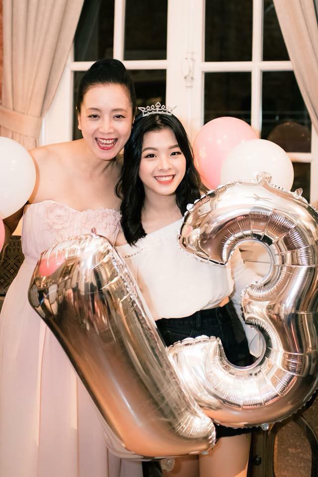 3 cô con gái út đang tuổi trăng tròn, trổ mã xinh đẹp chẳng kém cạnh hot girl của dàn sao nữ kỳ cựu Vbiz