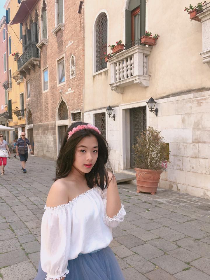 3 cô con gái út đang tuổi trăng tròn, trổ mã xinh đẹp chẳng kém cạnh hot girl của dàn sao nữ kỳ cựu Vbiz