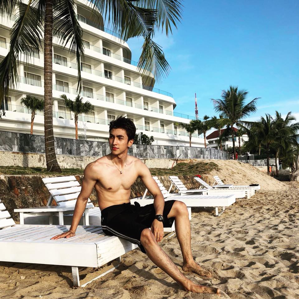 Nhìn bờ vai Thái Bình Dương của 3 chàng trai này mà cô gái nào cũng mong được tựa đầu vào dù chỉ một lần Nhìn bờ vai Thái Bình Dương của 3 chàng trai này mà cô gái nào cũng mong được tựa đầu vào dù chỉ một lần