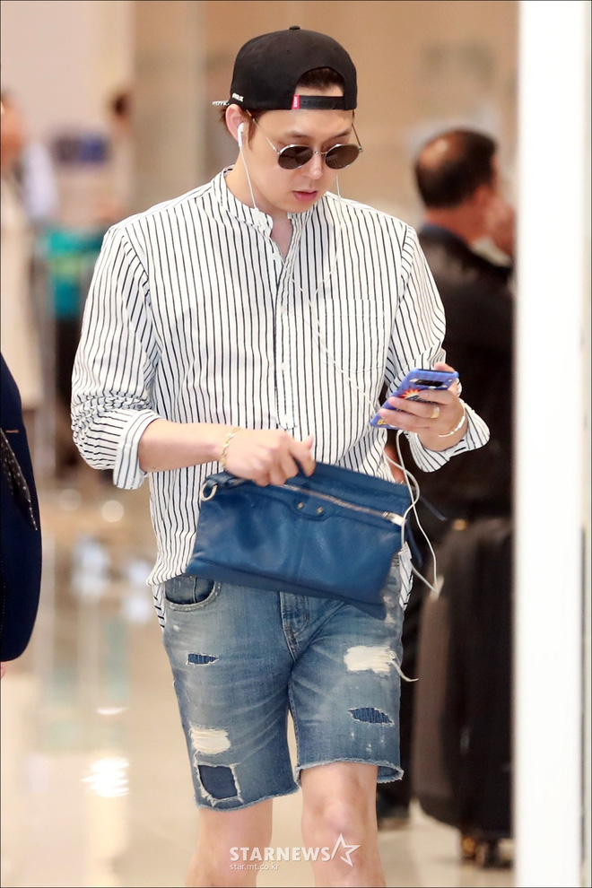 Vừa bị mỉa mai, Yoochun cố tình vạch hẳn áo khoe hình xăm vị hôn thê cũ để dằn mặt netizen? Vừa bị mỉa mai, Yoochun cố tình vạch hẳn áo khoe hình xăm vị hôn thê cũ để dằn mặt netizen?