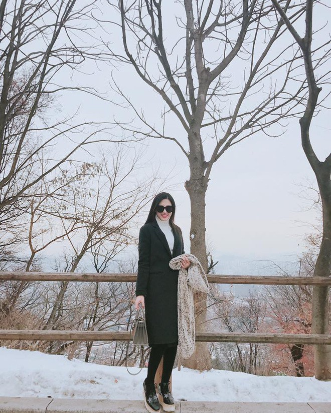 Khoe ảnh em gái giống mình như đúc, Huyền Baby được dân mạng khen: Có hai mỹ nhân trong một khung hình