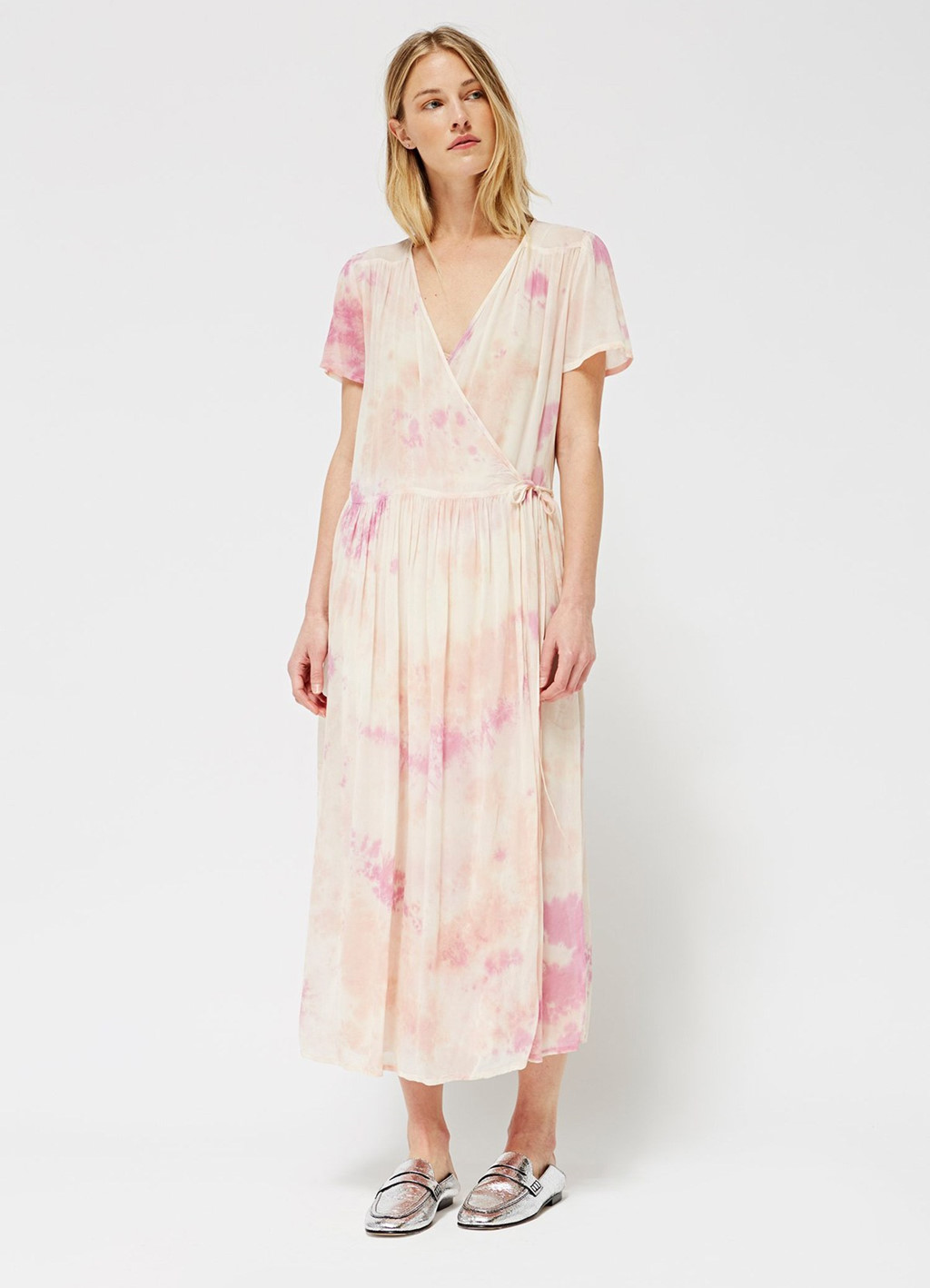 Wrap dress - chiếc váy mùa hè không thể thiếu với mọi cô gái