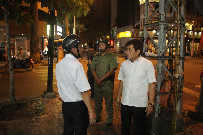 Ông Đoàn Ngọc Hải cùng đoàn kiểm tra ập vào yêu cầu 3 quán lẩu dê giữ nguyên hiện trạng