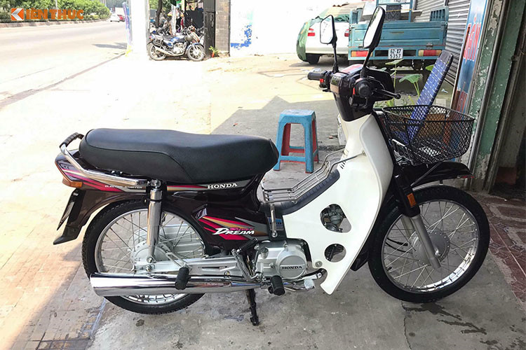 Honda Dream đắp chiếu 18 năm bán hơn 200 triệu