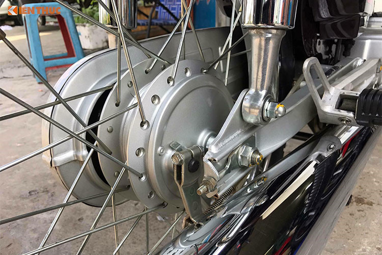 Honda Dream đắp chiếu 18 năm bán hơn 200 triệu