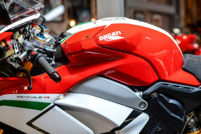 Choáng ngợp Ducati Panigale V4 Speciale về Việt Nam giá 2 tỷ đồng Choáng ngợp Ducati Panigale V4 Speciale về Việt Nam giá 2 tỷ đồng