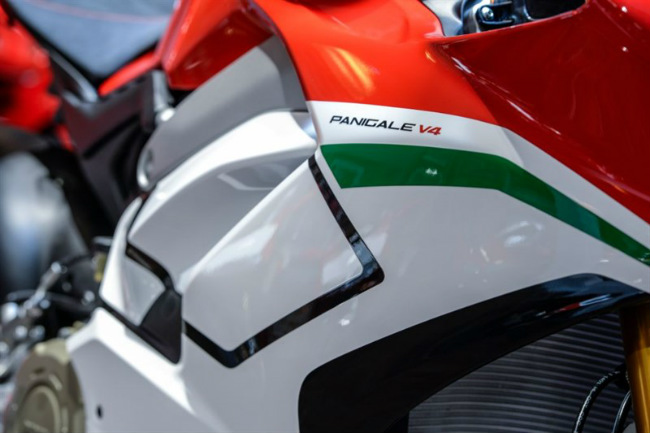 Choáng ngợp Ducati Panigale V4 Speciale về Việt Nam giá 2 tỷ đồng Choáng ngợp Ducati Panigale V4 Speciale về Việt Nam giá 2 tỷ đồng