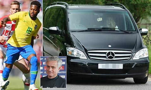 Fred vượt qua khâu kiểm tra y tế tại Man United