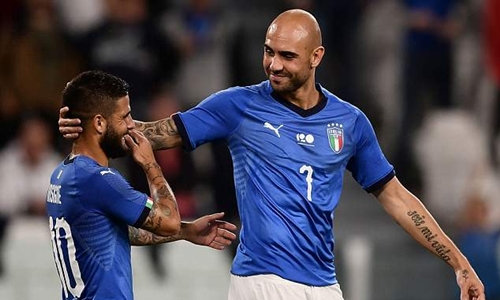 Hà Lan thoát thua trước 10 người Italy vào phút cuối