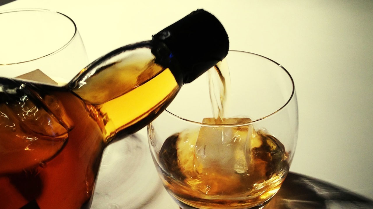 1 ngụm rượi whisky này có giá lên tới 1,5 tỷ đồng 1 ngụm rượi whisky này có giá lên tới 1,5 tỷ đồng