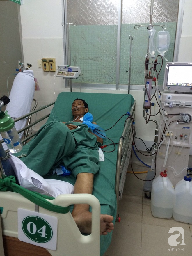 Sài Gòn: Người đàn ông 61 tuổi thoi thóp giữa đường, được bệnh viện điều xe chở về cứu mạng, phát thông báo tìm người thân