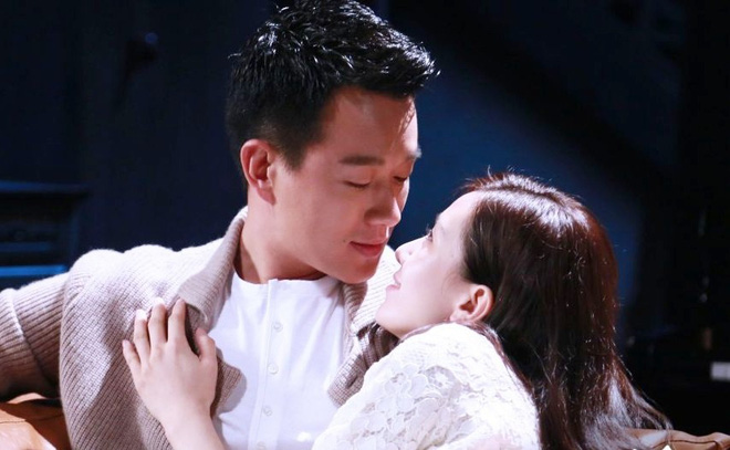 Cả gan thách thức vợ của sếp, cô bồ trẻ thẫn thờ vì mất cả chì lẫn chài