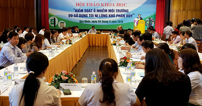 Báo động ô nhiễm trắng do lạm dụng túi nylon