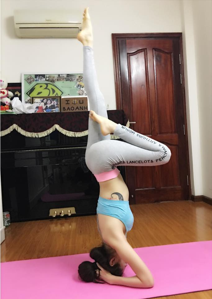 Tập yoga ở mức độ cực khó thế này, Hà Tăng sở hữu thân hình mảnh mai bất chấp tuổi tác chẳng có gì lạ