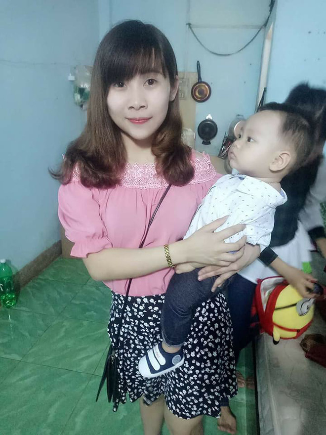 Cô dâu trẻ tuổi 20 nhắm mắt đưa mặt cho chuyên viên trang điểm, mở mắt ra bỗng hóa bà cô già U40 Cô dâu trẻ tuổi 20 nhắm mắt đưa mặt cho chuyên viên trang điểm, mở mắt ra bỗng hóa bà cô già U40