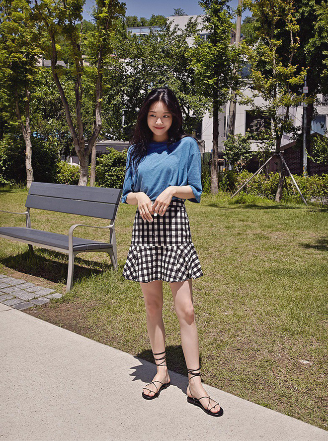 Sandals buộc dây - món đồ nhất định phải có vì sự kết hợp quá đỗi hoàn hảo với những set đồ ngày hè