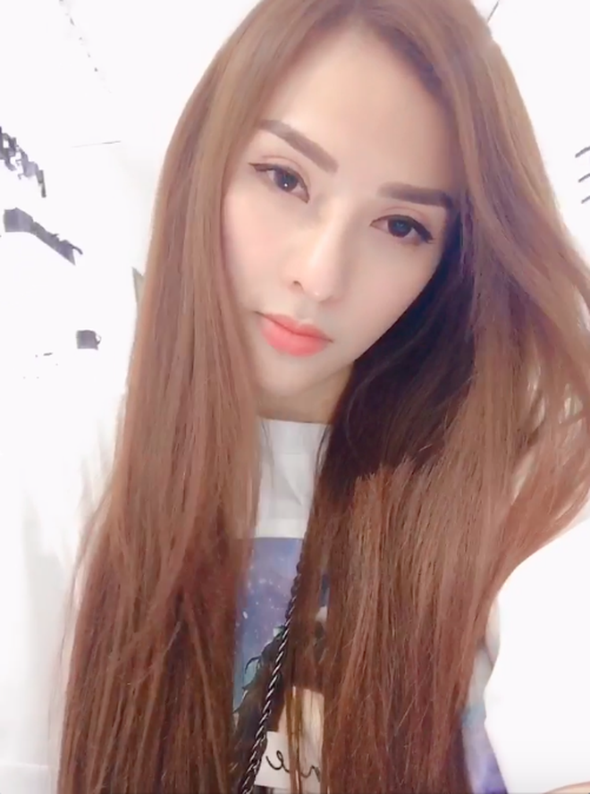 Thu Thủy bị nghi dao kéo khi xuất hiện với gương mặt khác lạ cùng chiếc mũi thon gọn Thu Thủy bị nghi dao kéo khi xuất hiện với gương mặt khác lạ cùng chiếc mũi thon gọn