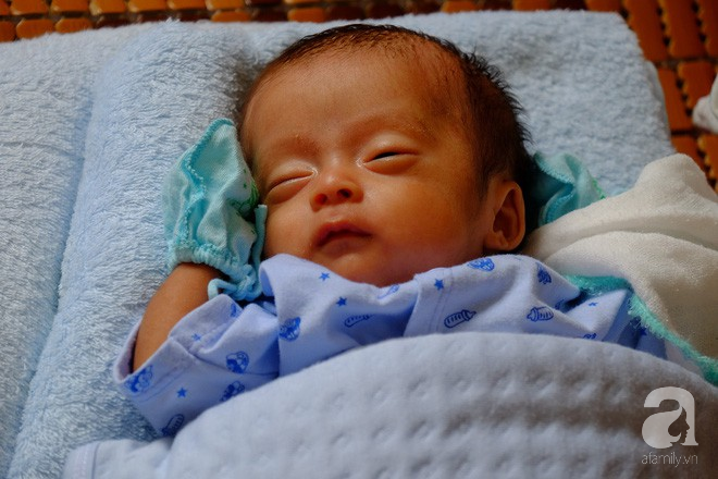 Mẹ trẻ ở Nghệ An bất chấp lời khuyên của bác sĩ giữ lại tứ thai: Trời cho rồi, nhất quyết không bỏ