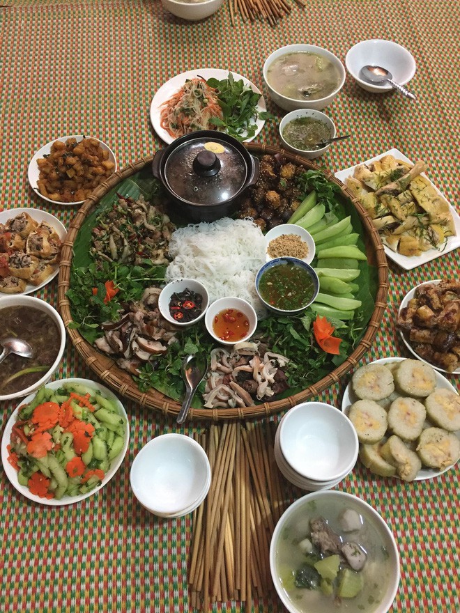 Đăng ảnh mâm cao cỗ đầy tự nấu để hỏi chị em rằng mình đủ tiêu chuẩn lấy chồng chưa, cô gái nhận được lời khuyên bất ngờ