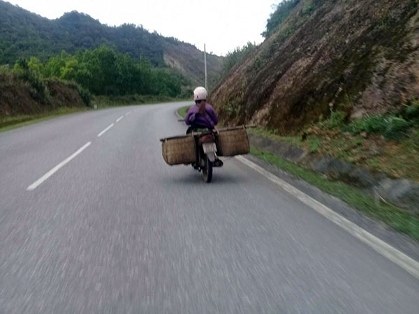 Hãi hùng cung đường nhập lậu thịt lợn 10.000 đồng/kg từ Trung Quốc