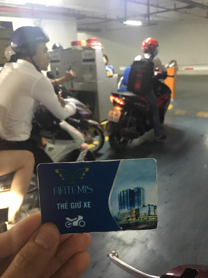 Hà Nội: Hàng trăm người mắc kẹt tại hầm gửi xe trung tâm thương mại Artemis