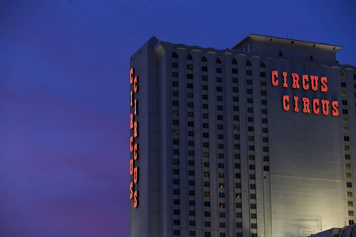 Treo thưởng 10.000 USD để tìm hung thủ sát hại hai khách Việt