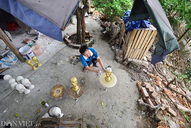 Ảnh: Xưởng sản xuất cúp vàng World Cup giá 80.000 ở Bát Tràng