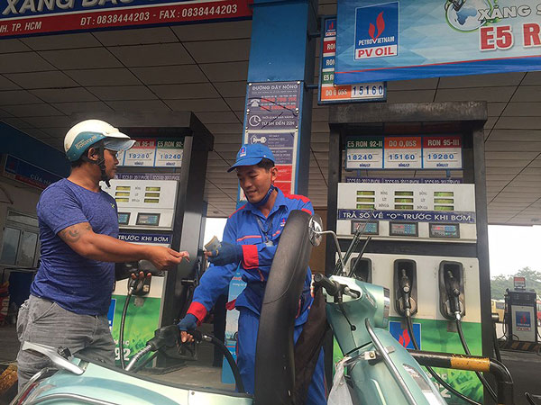 Giá hàng hóa ‘nhảy múa’ vì giá xăng liên tục tăng