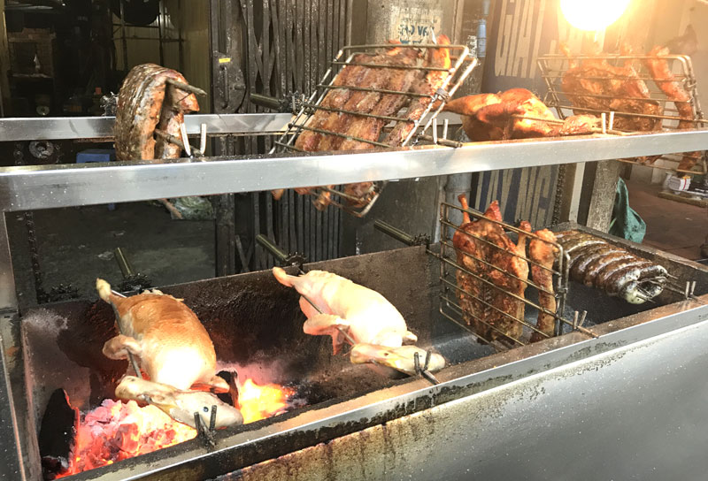 Bí ẩn hàng ngàn con vịt quay mất lưỡi bán tràn chợ Hà Nội