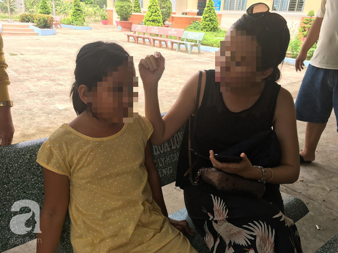 Bà nội bé gái 10 tuổi nghi bị bố ruột hiếp dâm nhiều lần ở Long An: Con bé sợ cả nhà bị bố nó giết nên nào dám kể cho ai nghe