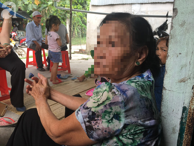 Bà nội bé gái 10 tuổi nghi bị bố ruột hiếp dâm nhiều lần ở Long An: Con bé sợ cả nhà bị bố nó giết nên nào dám kể cho ai nghe