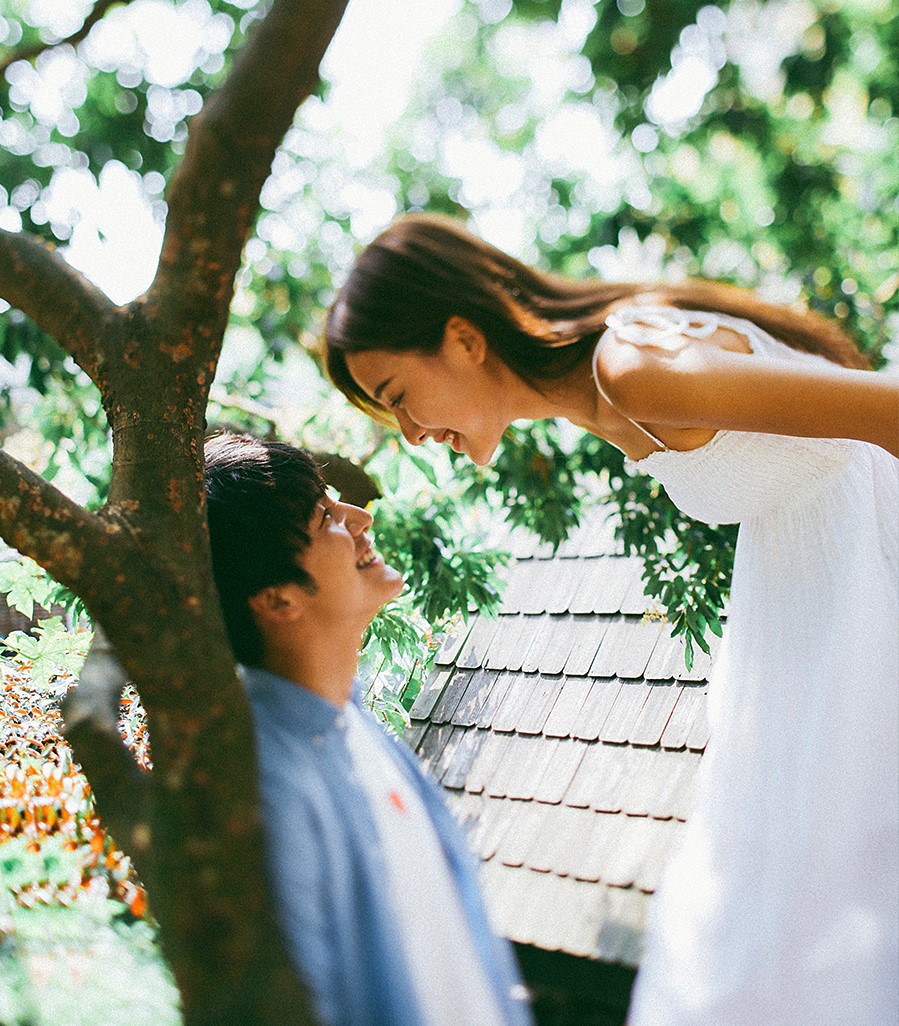 Không cần phải deep đâu, ảnh cưới cứ cười thả ga thế này trông mới dễ thương!