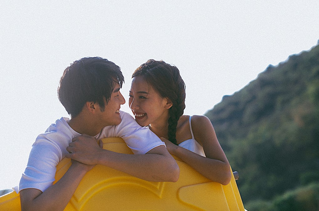 Không cần phải deep đâu, ảnh cưới cứ cười thả ga thế này trông mới dễ thương!