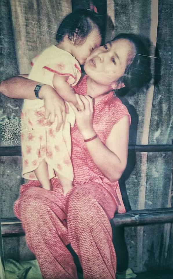 Chuyện tình thời ba mẹ em gây sốt qua lời kể của gái rượu: 19 tuổi tay trắng theo chồng, ổ bánh mỳ chia đôi nuôi con khôn lớn