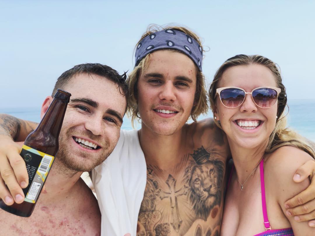 Vẻ xuống sắc của Justin Bieber lại chạm đến đáy mới: Tóc dài, râu không cạo và da nổi nhiều mụn Vẻ xuống sắc của Justin Bieber lại chạm đến đáy mới: Tóc dài, râu không cạo và da nổi nhiều mụn
