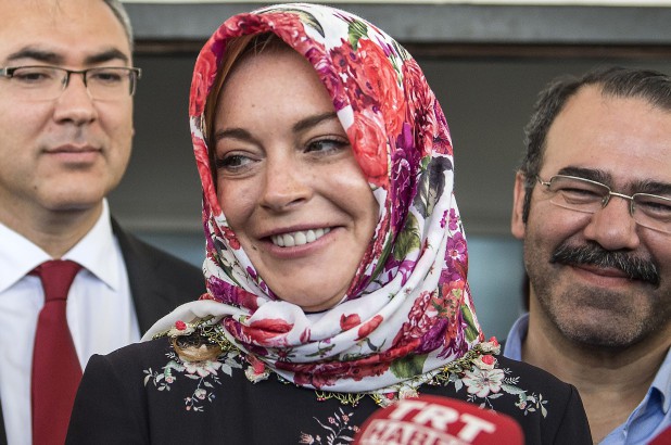 Lindsay Lohan tuổi 32: Nhan sắc già nhăn nheo trước tuổi, phải chạy trốn khỏi Hollywood Lindsay Lohan tuổi 32: Nhan sắc già nhăn nheo trước tuổi, phải chạy trốn khỏi Hollywood