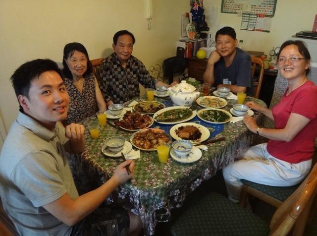 Ăn thịt cất trữ trong tủ lạnh quá lâu 5 người trong gia đình phải nhập viện cấp cứu