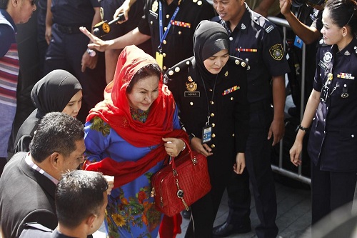 Vợ cựu thủ tướng Malaysia trình diện ủy ban chống tham nhũng