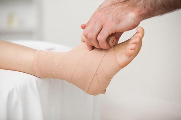 Đi giày cao gót bị trẹo chân, 7 ngày sau cô gái đột ngột tử vong vì điều không ngờ Đi giày cao gót bị trẹo chân, 7 ngày sau cô gái đột ngột tử vong vì điều không ngờ