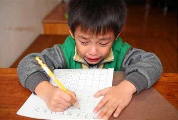 Bé trai đột tử vì mẹ đánh vào đầu: 5 bộ phận cơ thể cha mẹ tránh gây tổn thương Bé trai đột tử vì mẹ đánh vào đầu: 5 bộ phận cơ thể cha mẹ tránh gây tổn thương