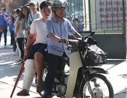 Thi lớp 10 Hà Nội: Sáng lọt đề môn văn, chiều lại nghi lộ đề môn toán