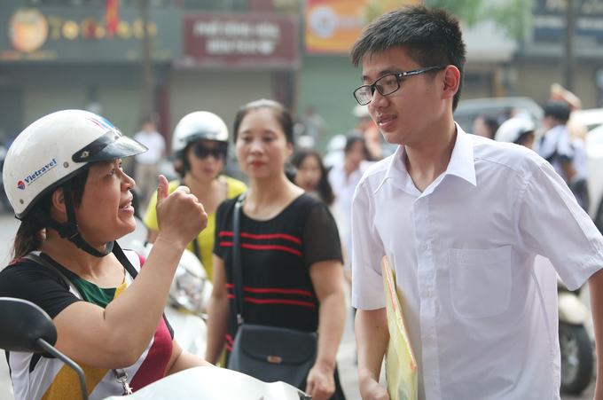 Học sinh lứa dê vàng đua giành suất vào lớp 10 công lập Hà Nội